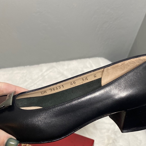 Salvatore Ferragamo Black Leather Block Heel Pumps with Silver Accent NIB - Picture 6 of 7